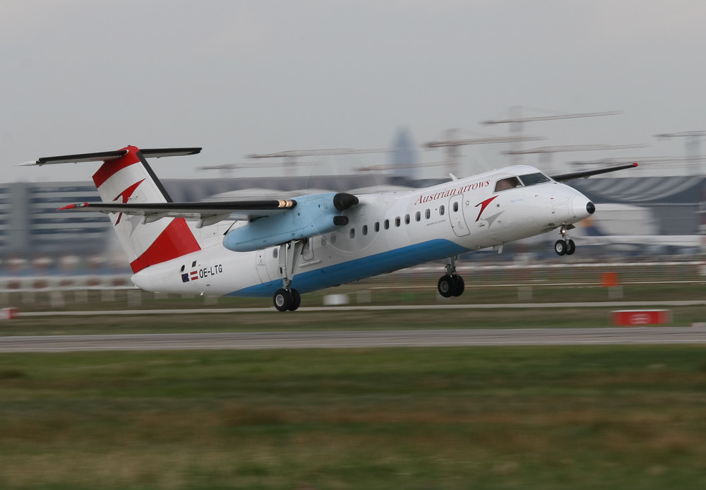 Austrian arrows De Havilland Canada DHC-8, Registrierung OE-LTG