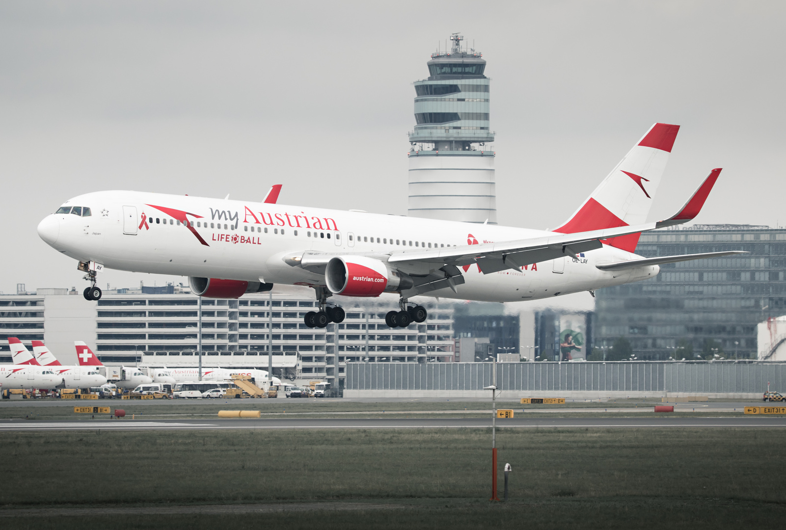 *AUSTRIAN B767-300 OE-LAY*