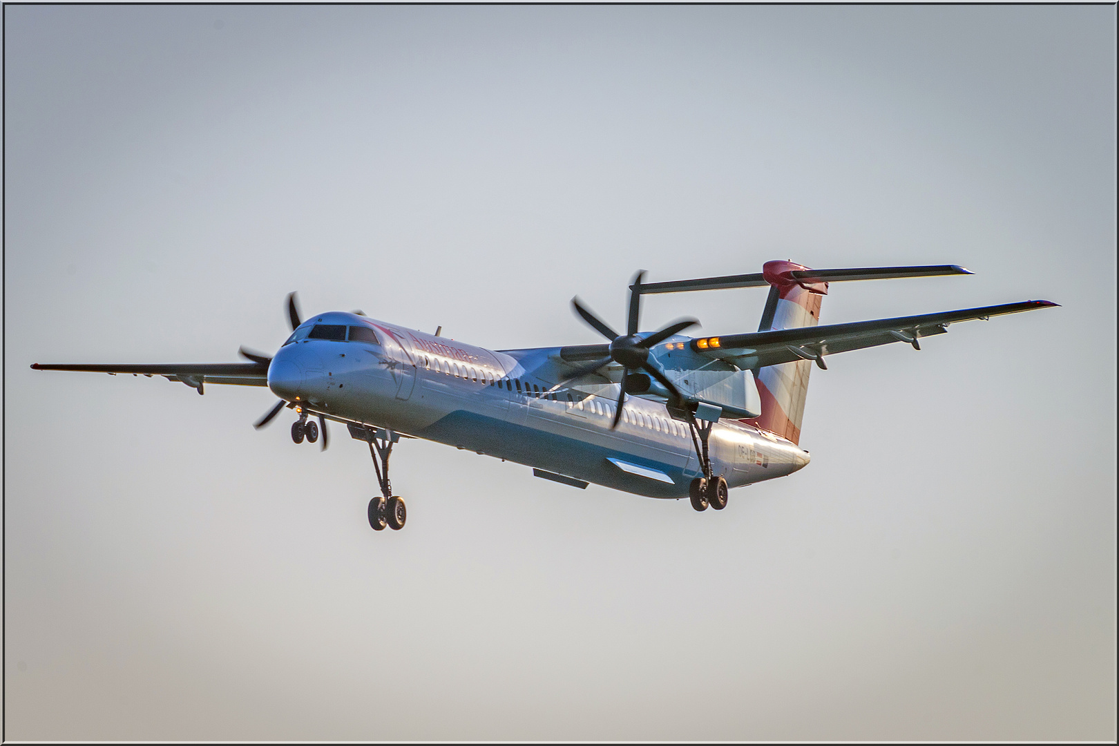 Austrian Cityhopper im Morgenlicht