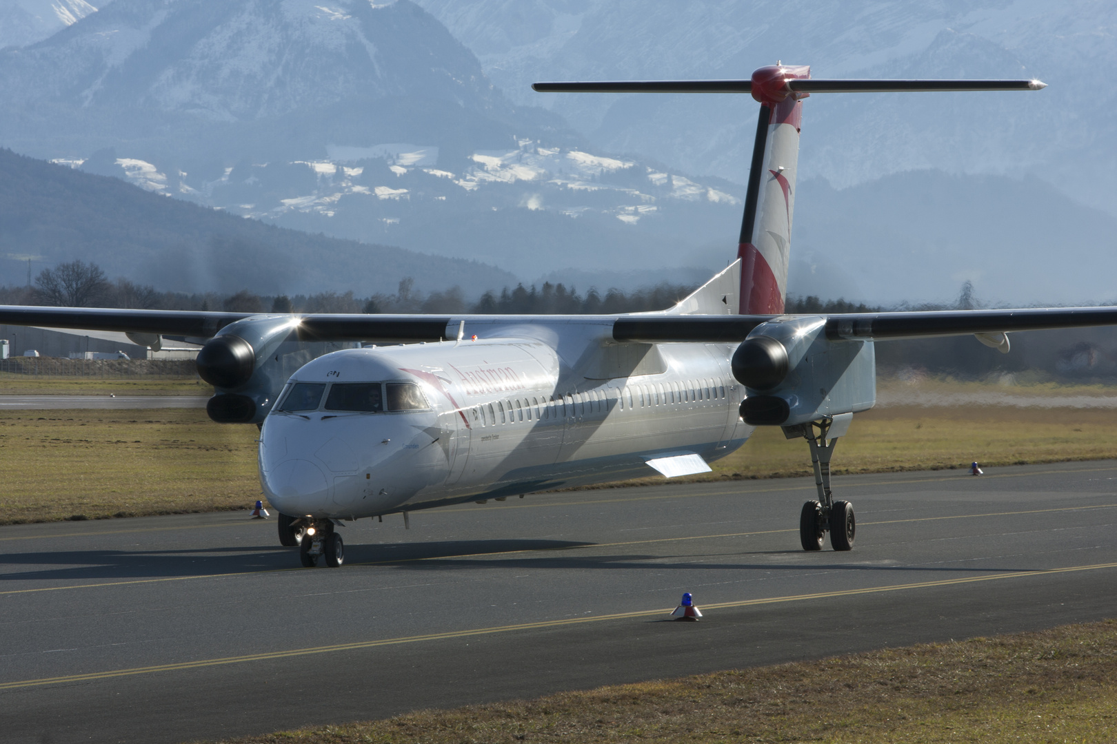 Austrian Dash 8-400 ...