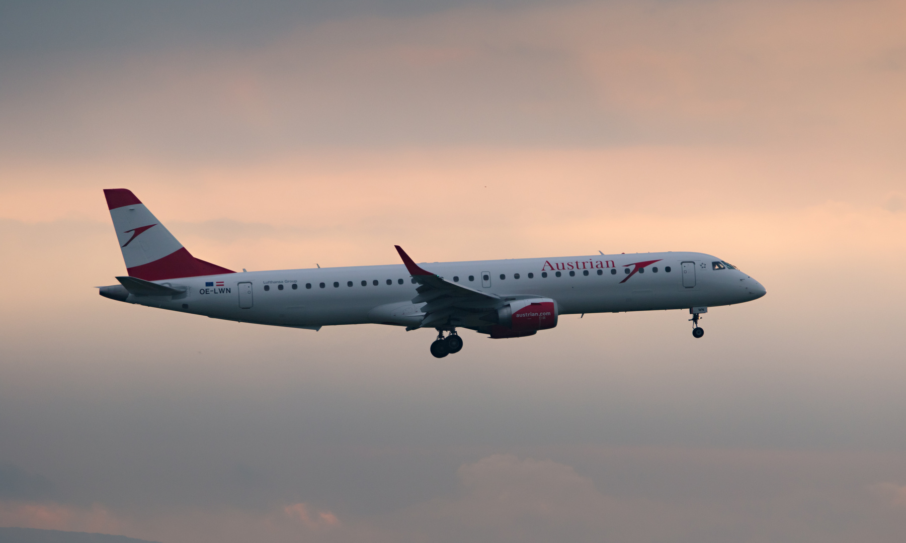 *Austrian Embraer ERJ-195LR*