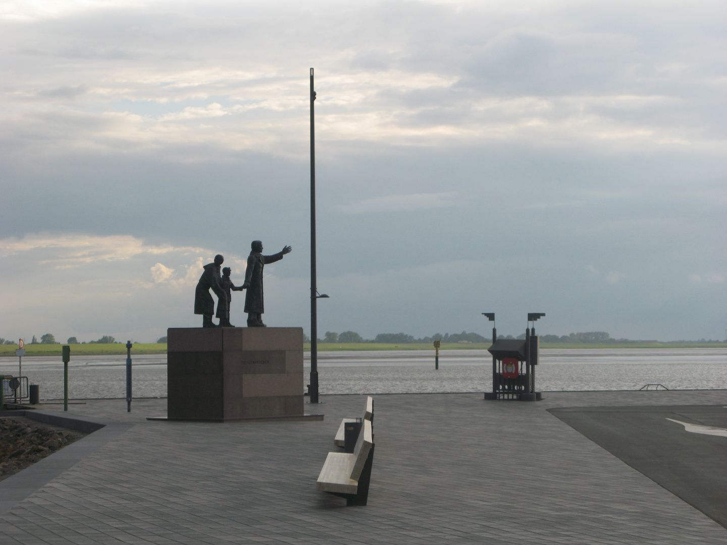 Auswanderer-Denkmal an der Seebäderkaje
