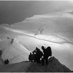 Auswurf der 6 Uhr-Bergbahn von Chamonix im Montblanc-Gebiet