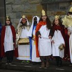 Auszug der Sternsinger nach dem Aussendungsgottesdienst