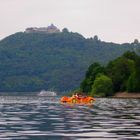 Auto auf dem See