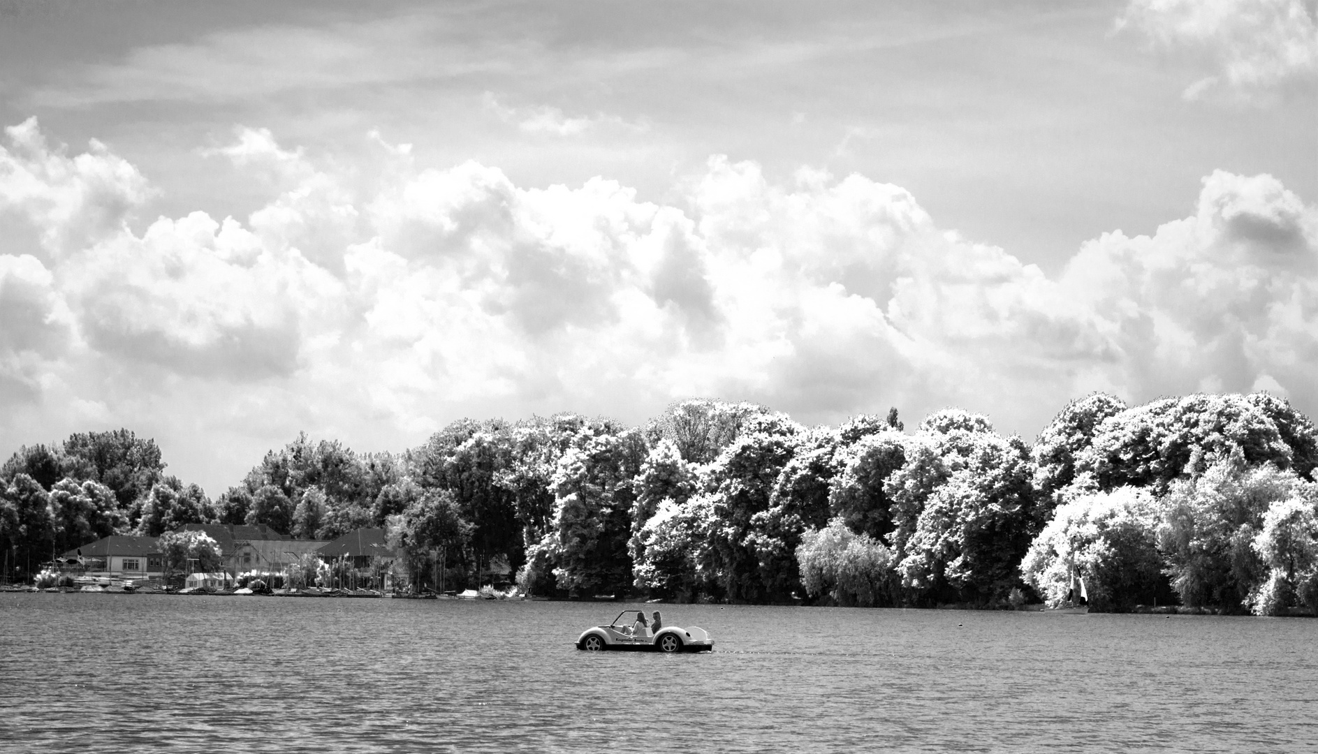 Auto auf dem See