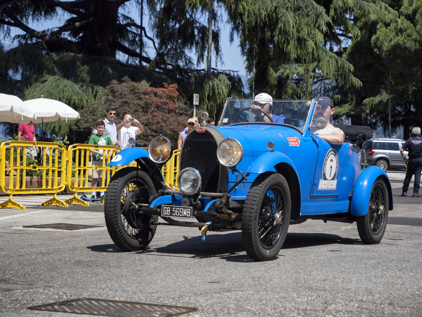 Auto d'epoca a Luino