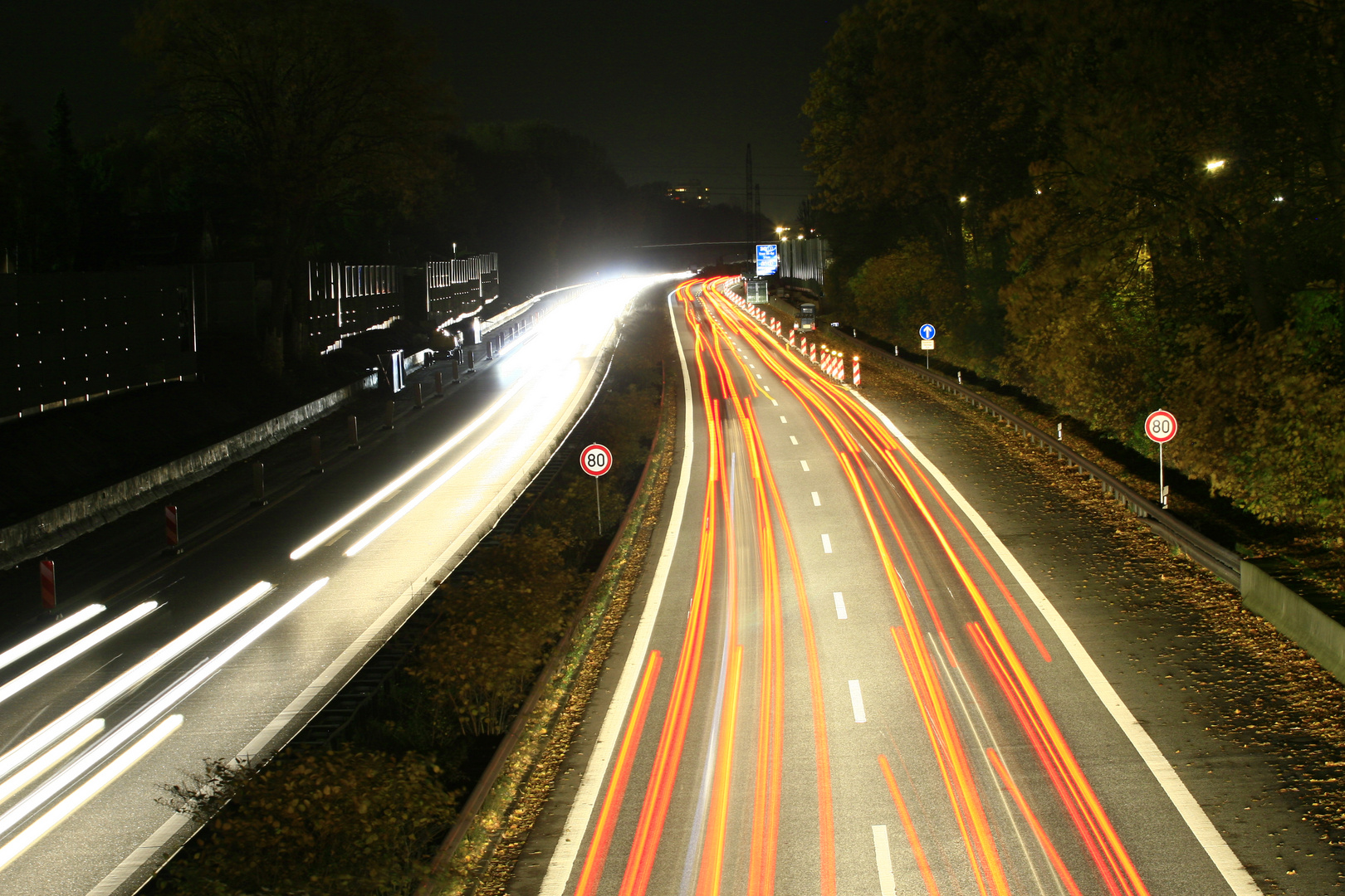 Autobahn A24 bei nacht