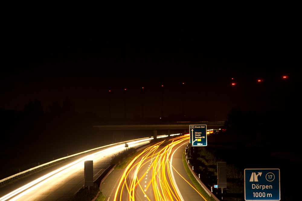 Autobahn A31 bei Nacht