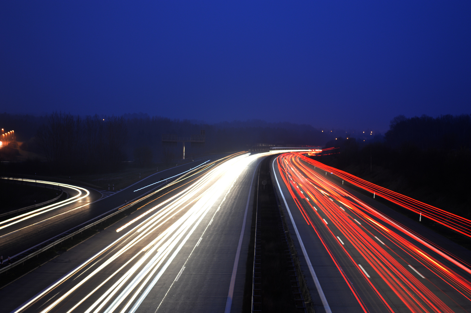 Autobahn am Abend