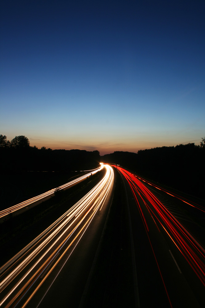 Autobahn Bei Nacht Foto Bild Autos Zweirader Verkehr Fahrzeuge Schiene Und Strasse Bilder Auf Fotocommunity