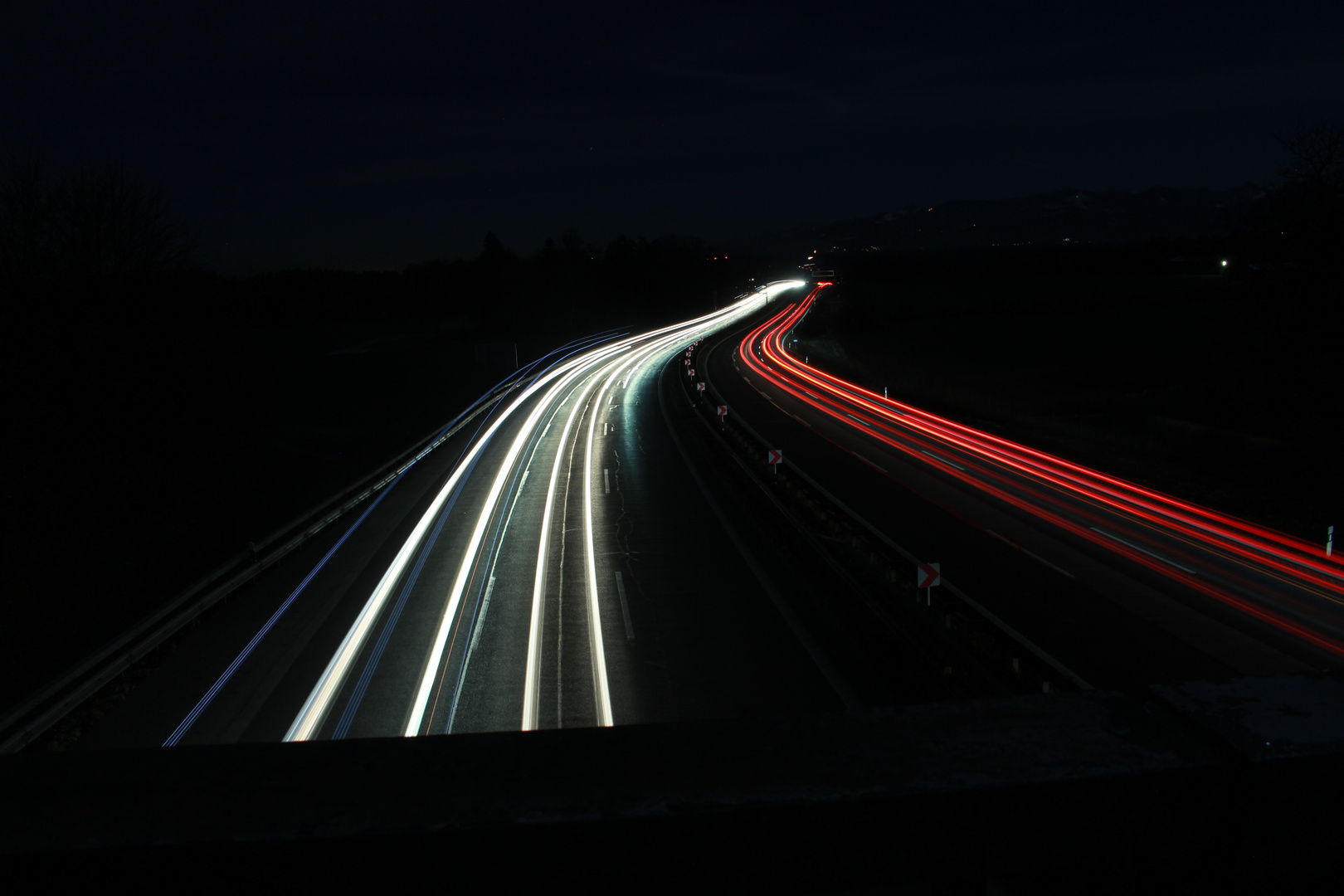 Autobahn bei Nacht