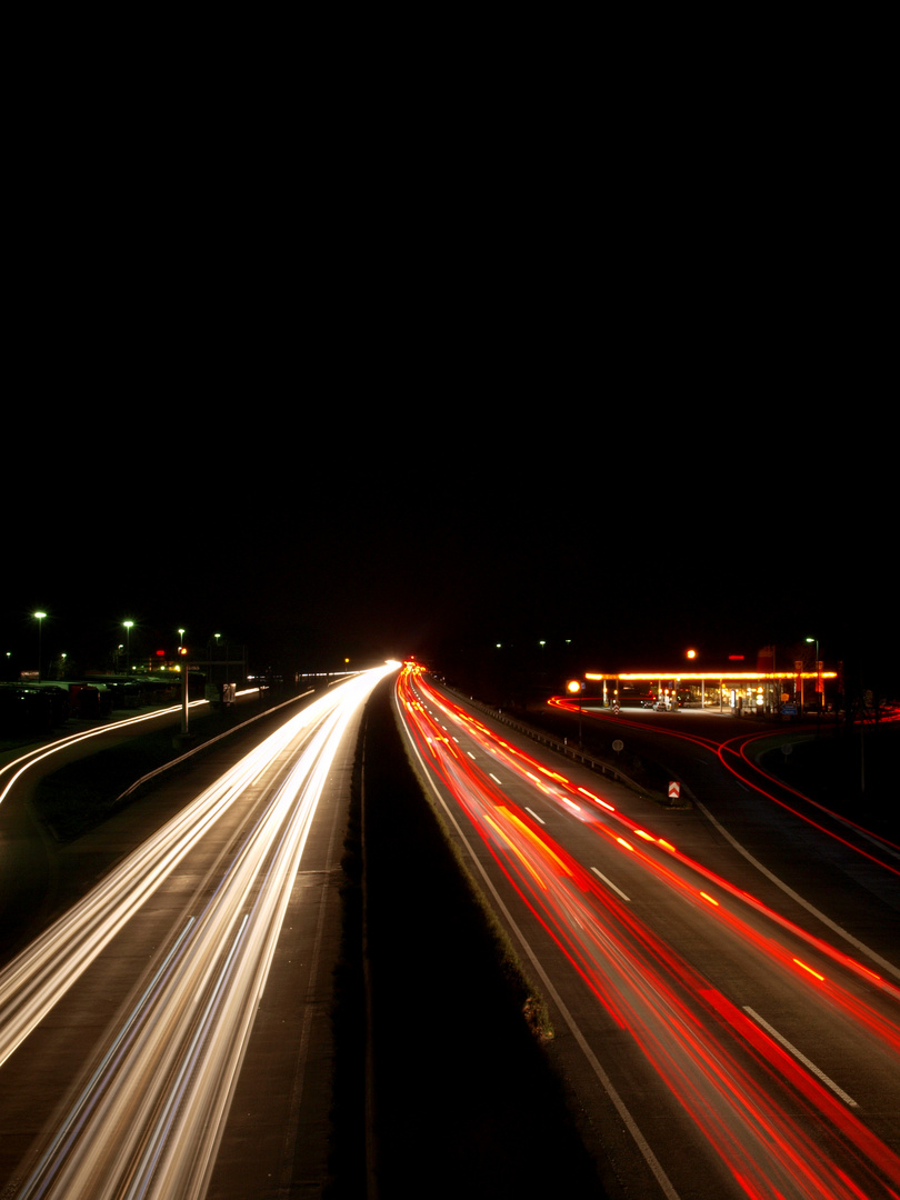 Autobahn bei Nacht