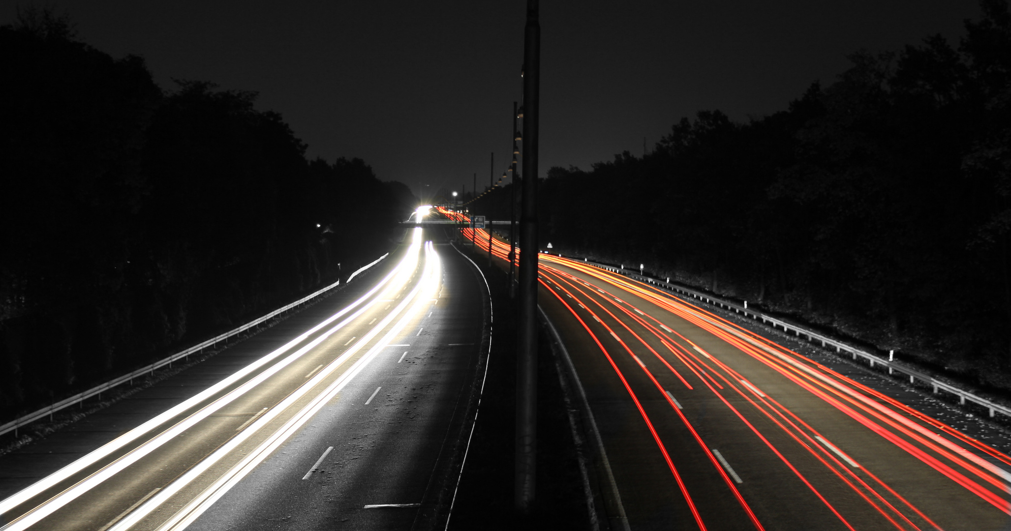 Autobahn bei Nacht