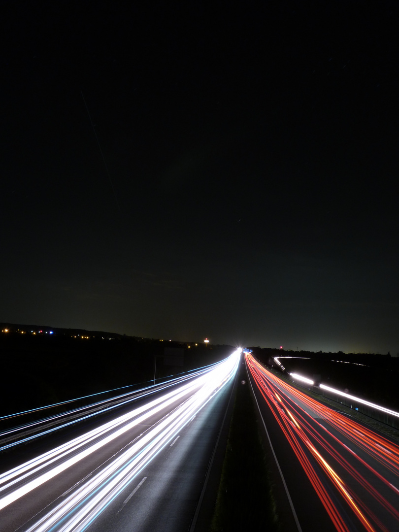 Autobahn bei Nacht