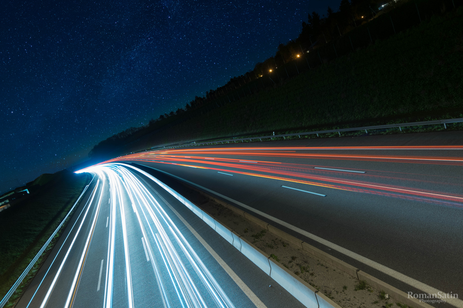 Autobahn bei Nacht