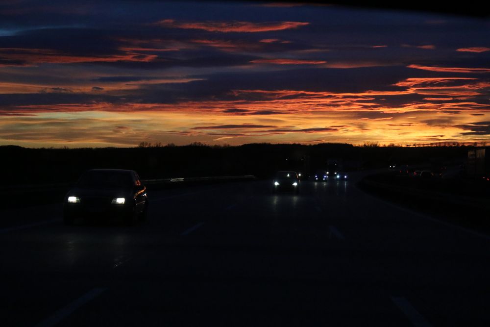 Autobahn bei Nacht