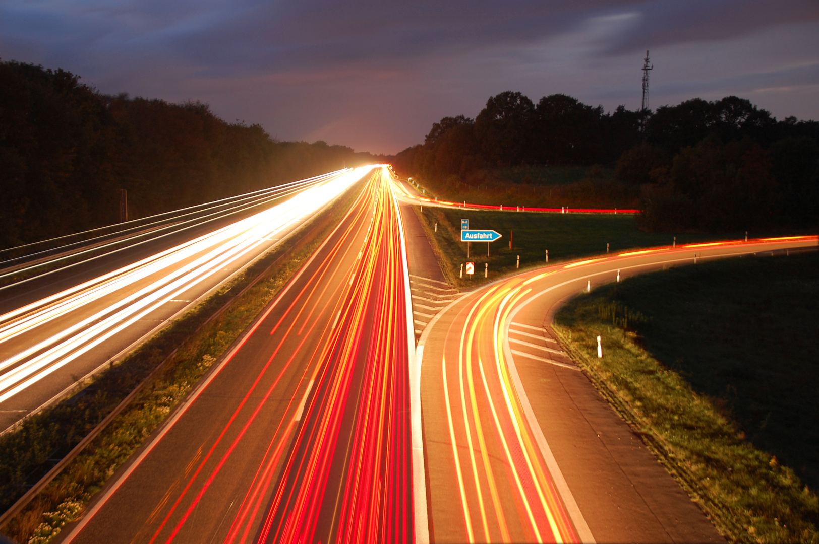 Autobahn Bei Nacht Foto Bild Autos Zweirader Pkw Verkehr Fahrzeuge Bilder Auf Fotocommunity