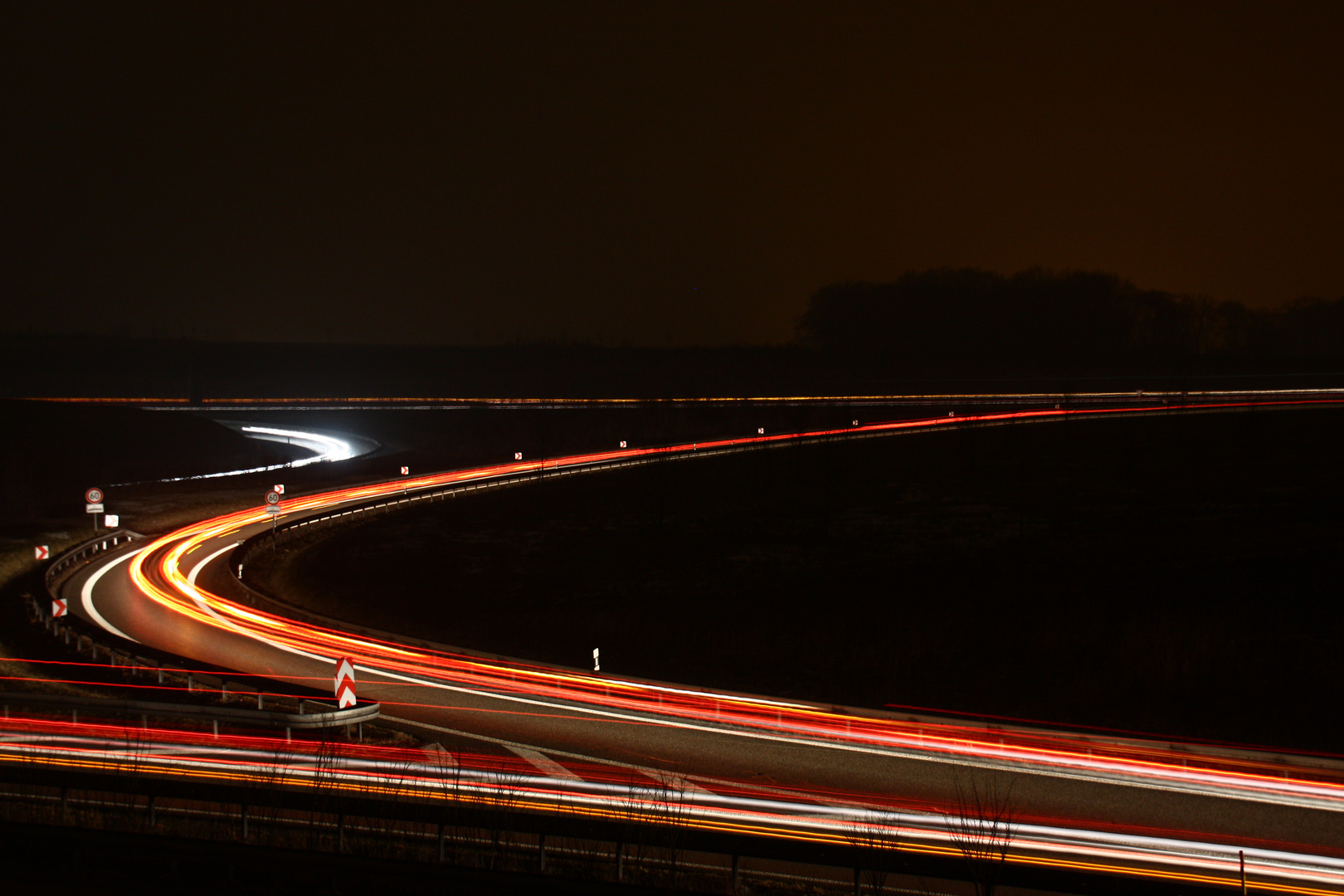 Autobahn bei Nacht