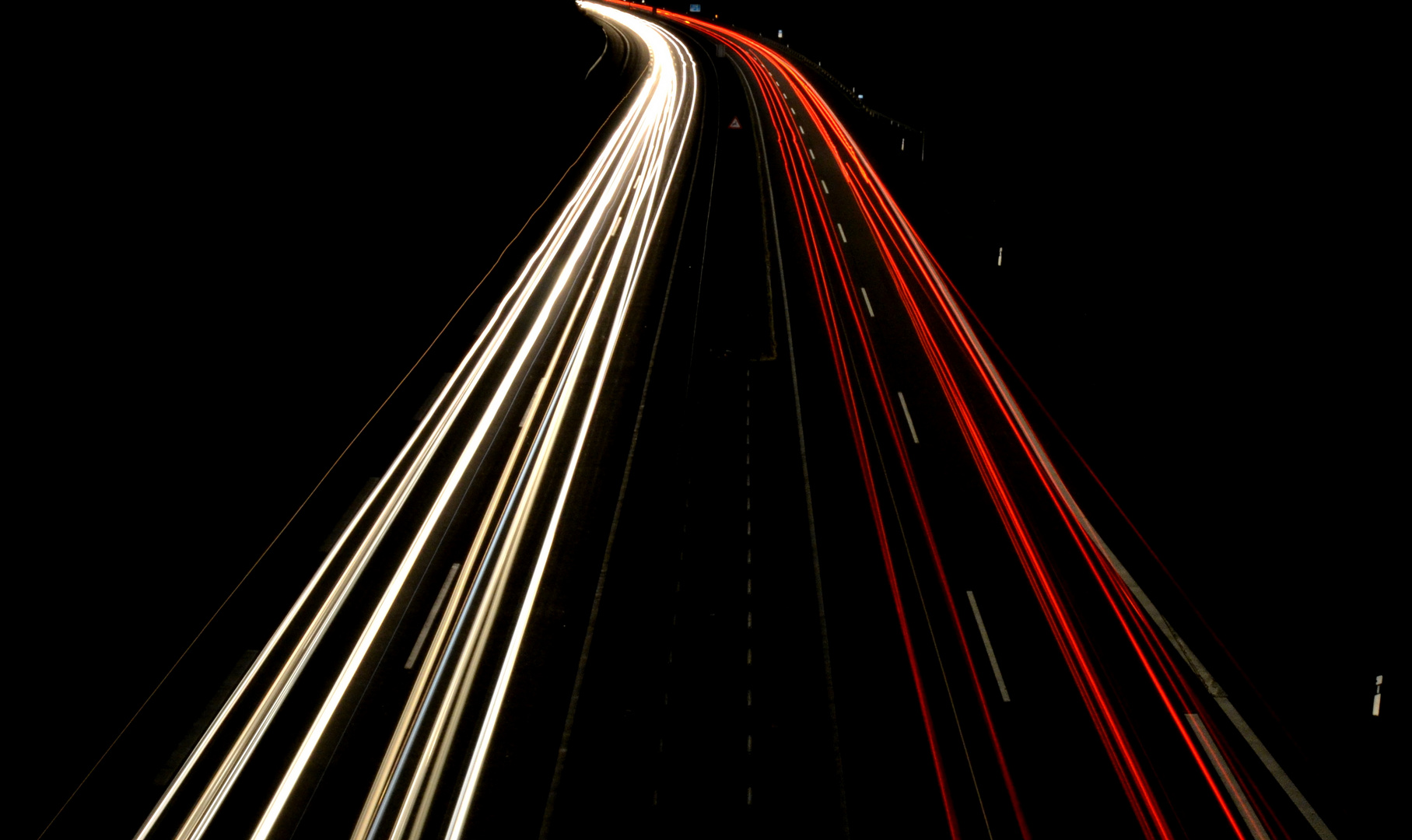 Autobahn bei Nacht