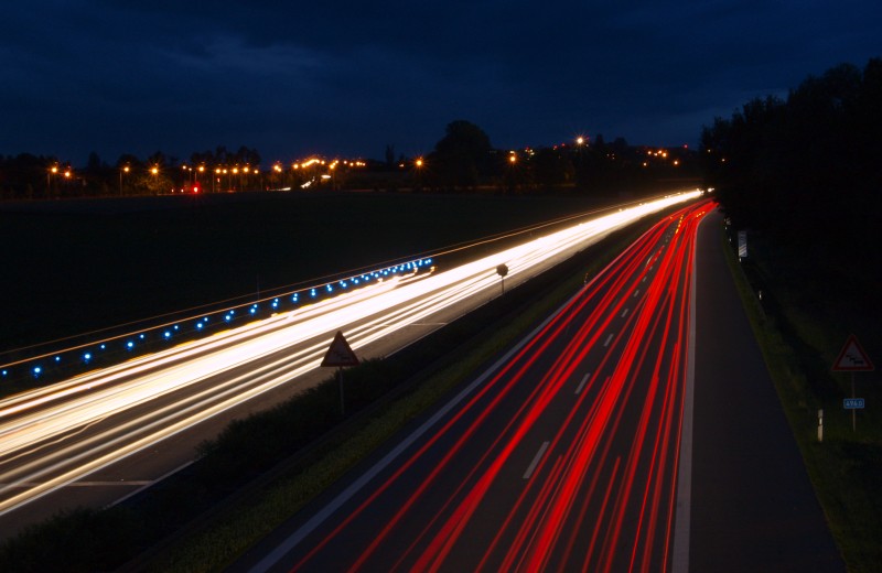 Autobahn bei Nacht