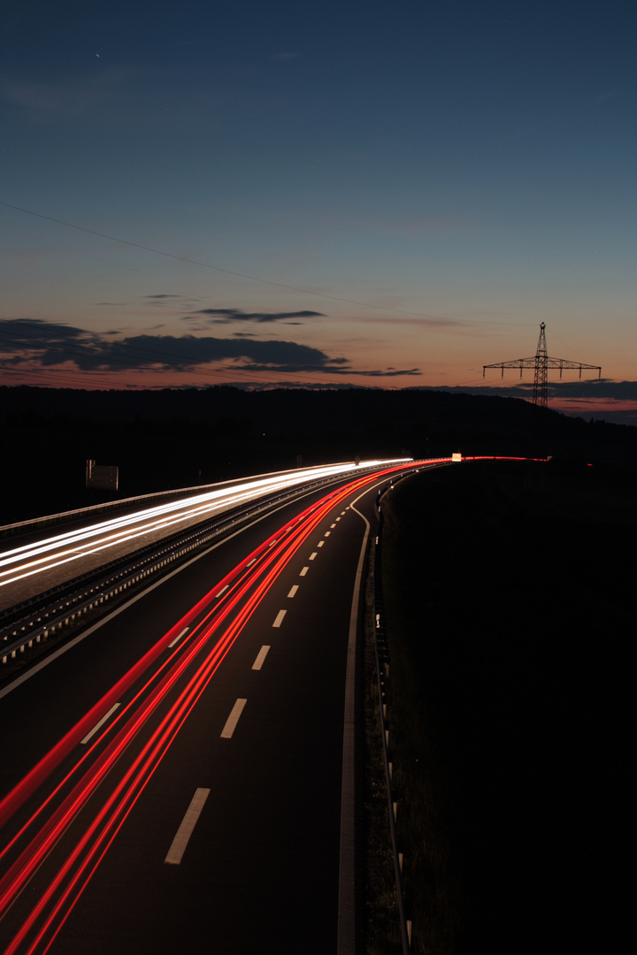 Autobahn bei Nacht