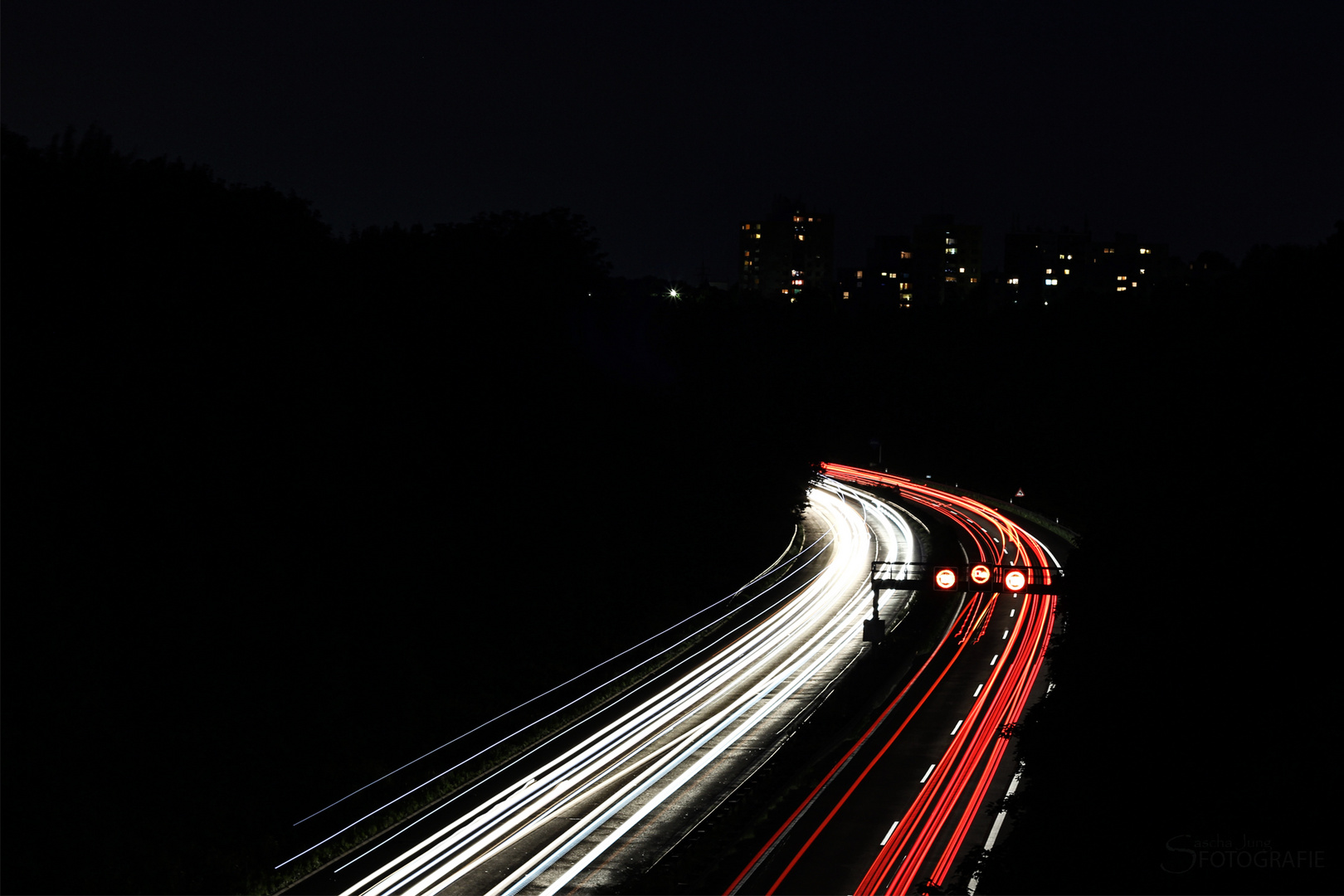 Autobahn bei Nacht