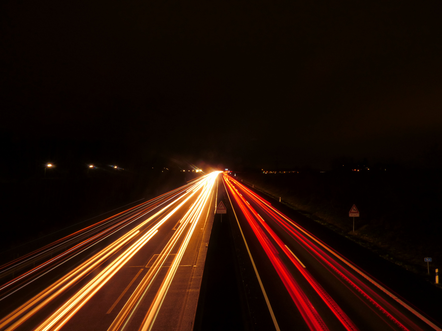 Autobahn bei Nacht