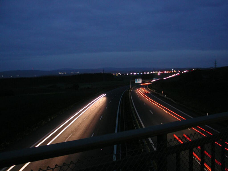 Autobahn bei Nacht