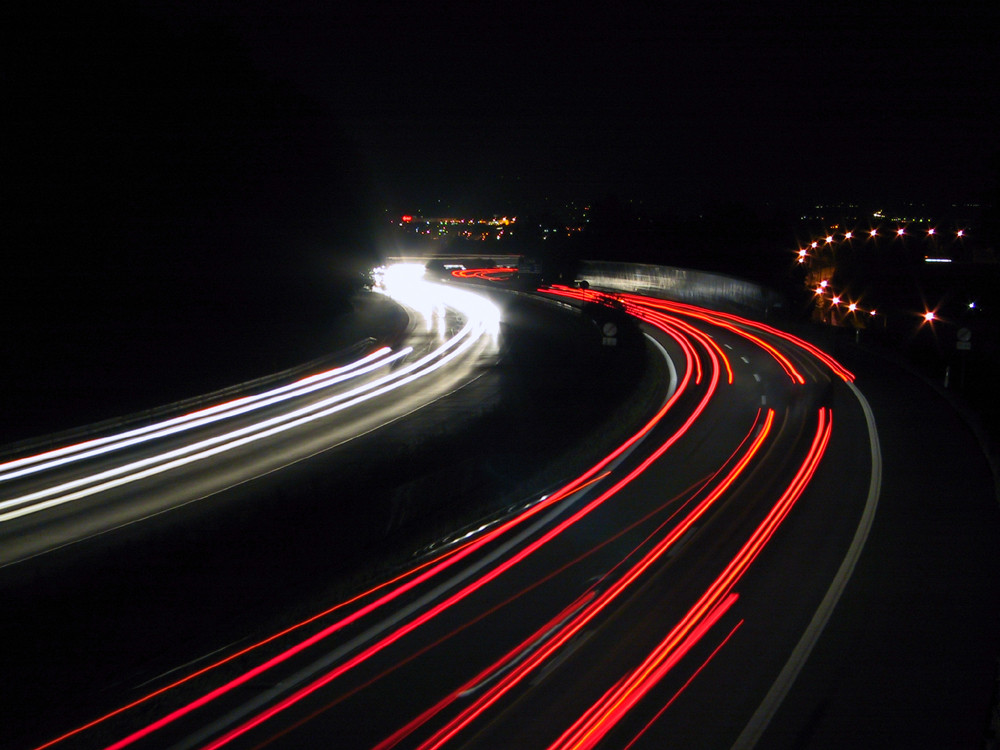 Autobahn bei Nacht