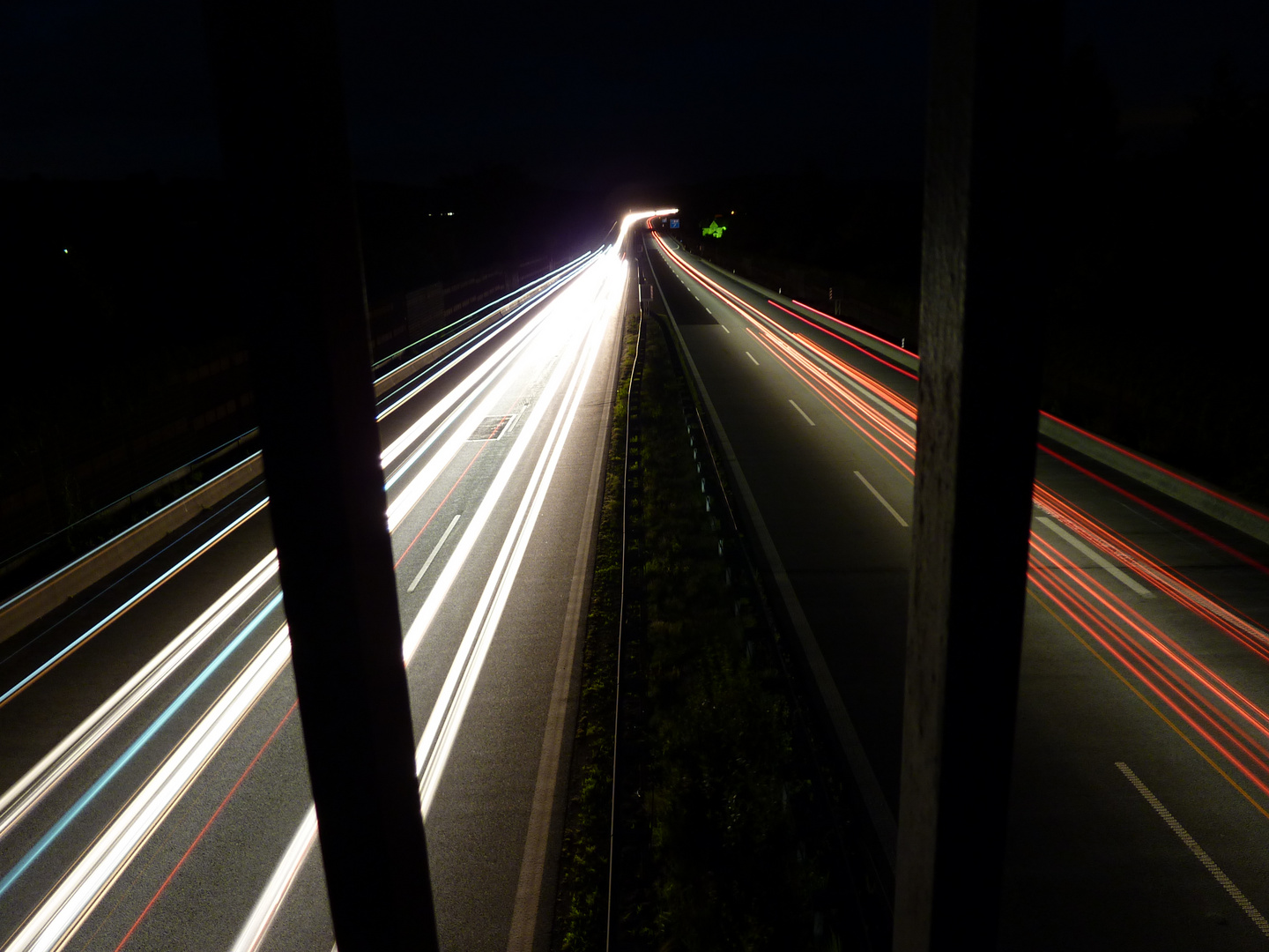 Autobahn bei Nacht