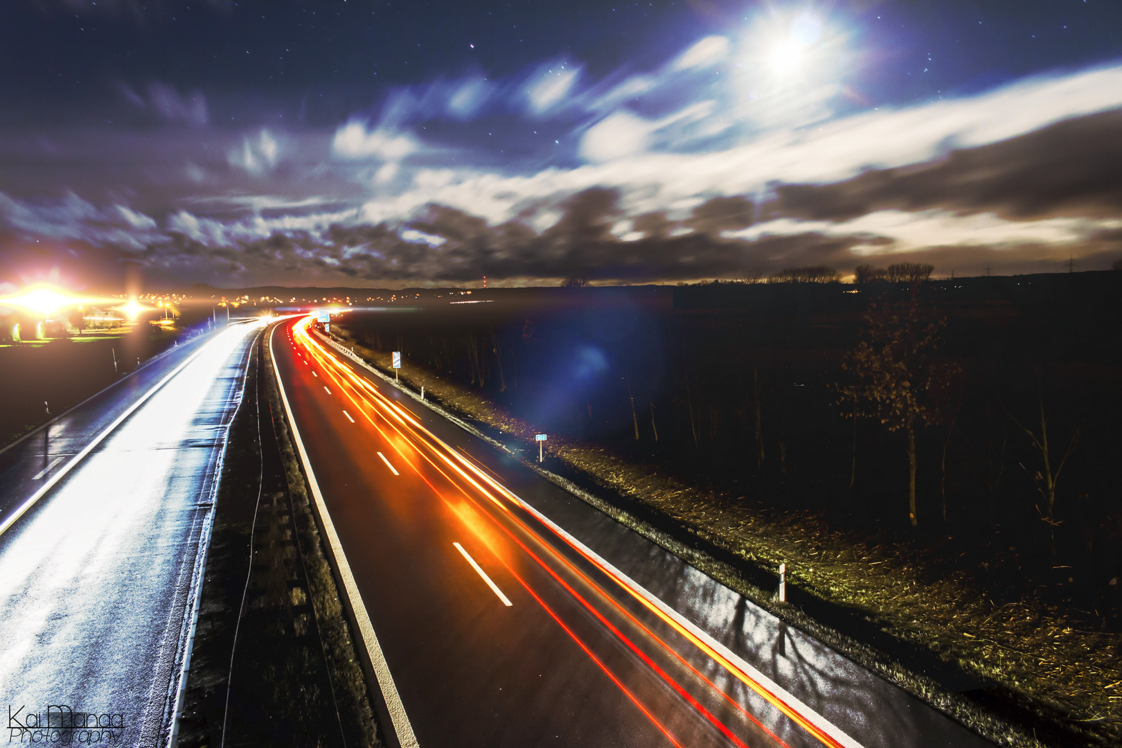 Autobahn bei Nacht