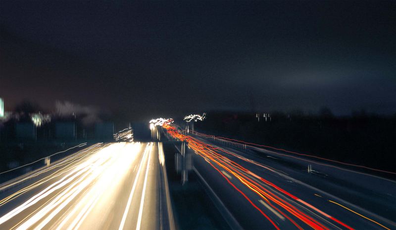 Autobahn bei Nacht