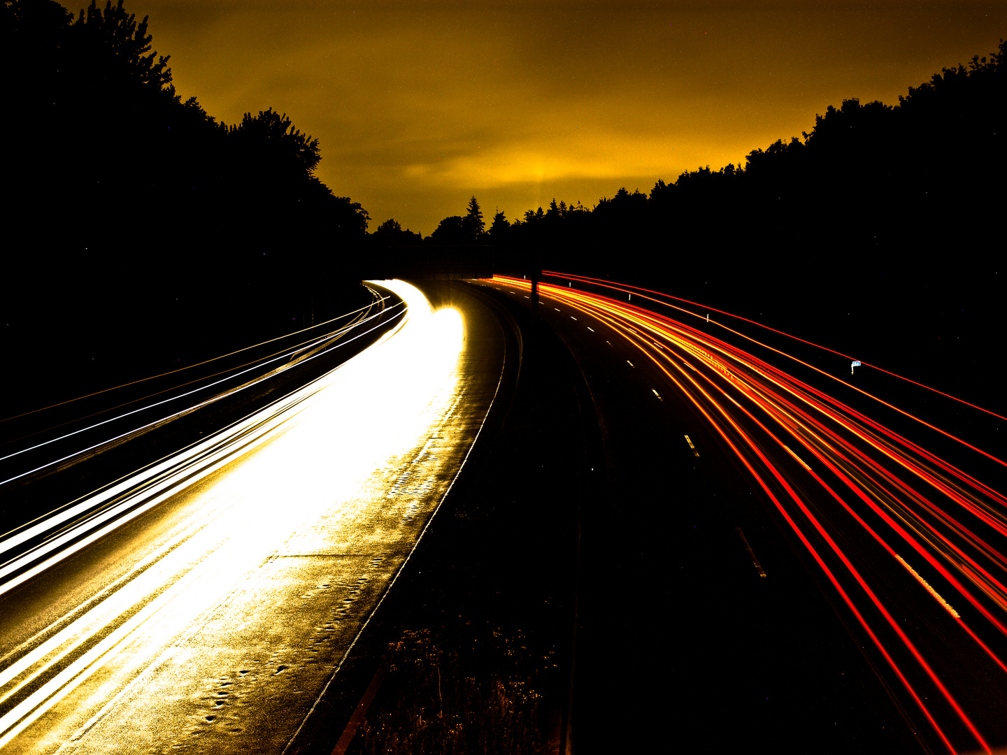 Autobahn bei Nacht