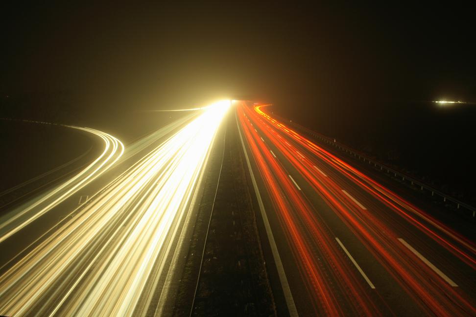 Autobahn bei Nacht