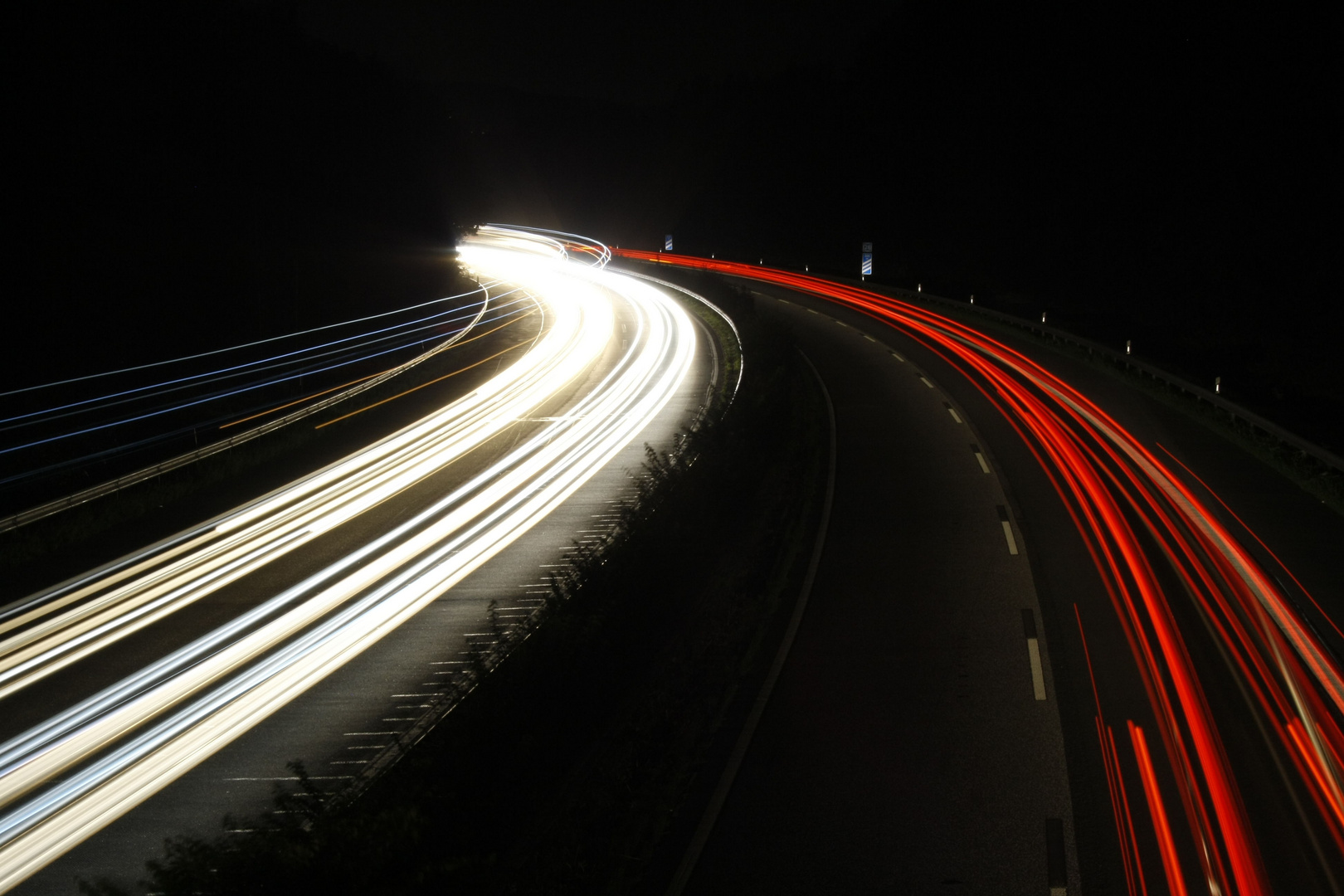 Autobahn bei Nacht