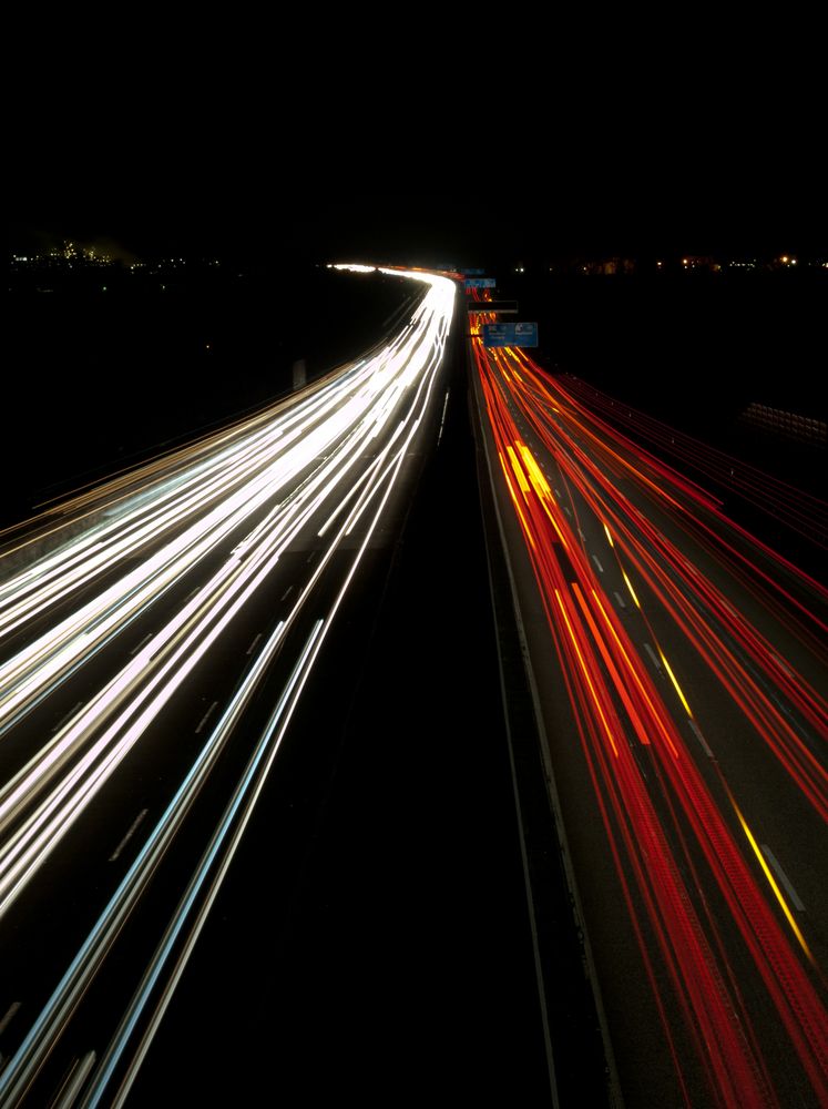 Autobahn bei Nacht