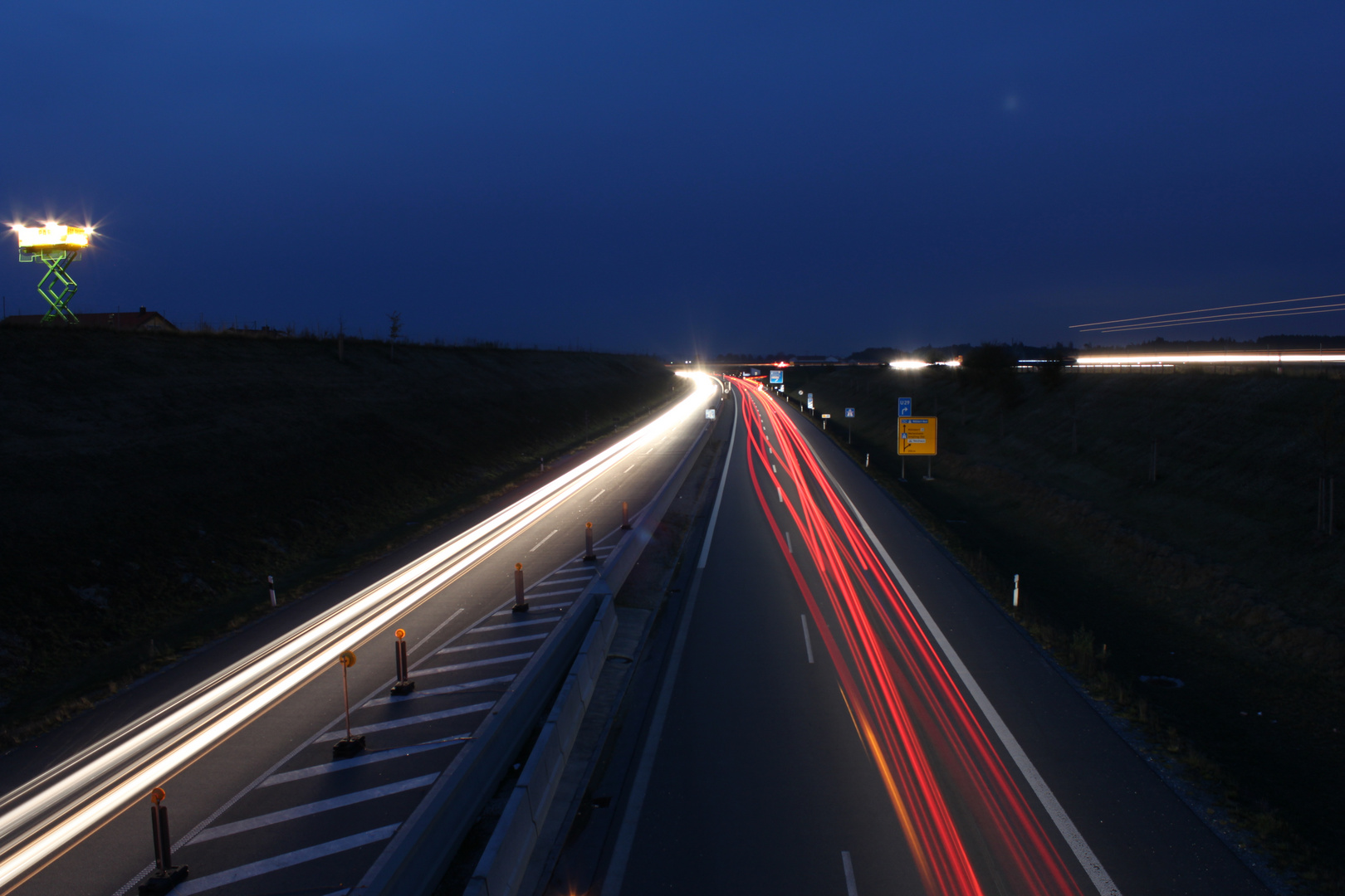 Autobahn bei Nacht