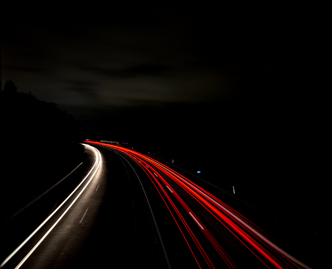 Autobahn bei Nacht