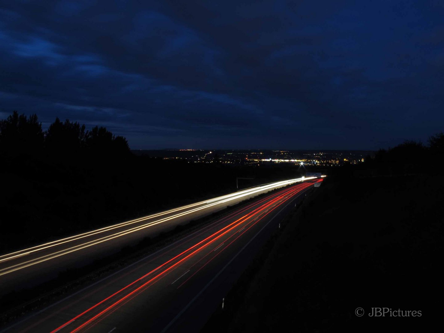 Autobahn bei Nacht