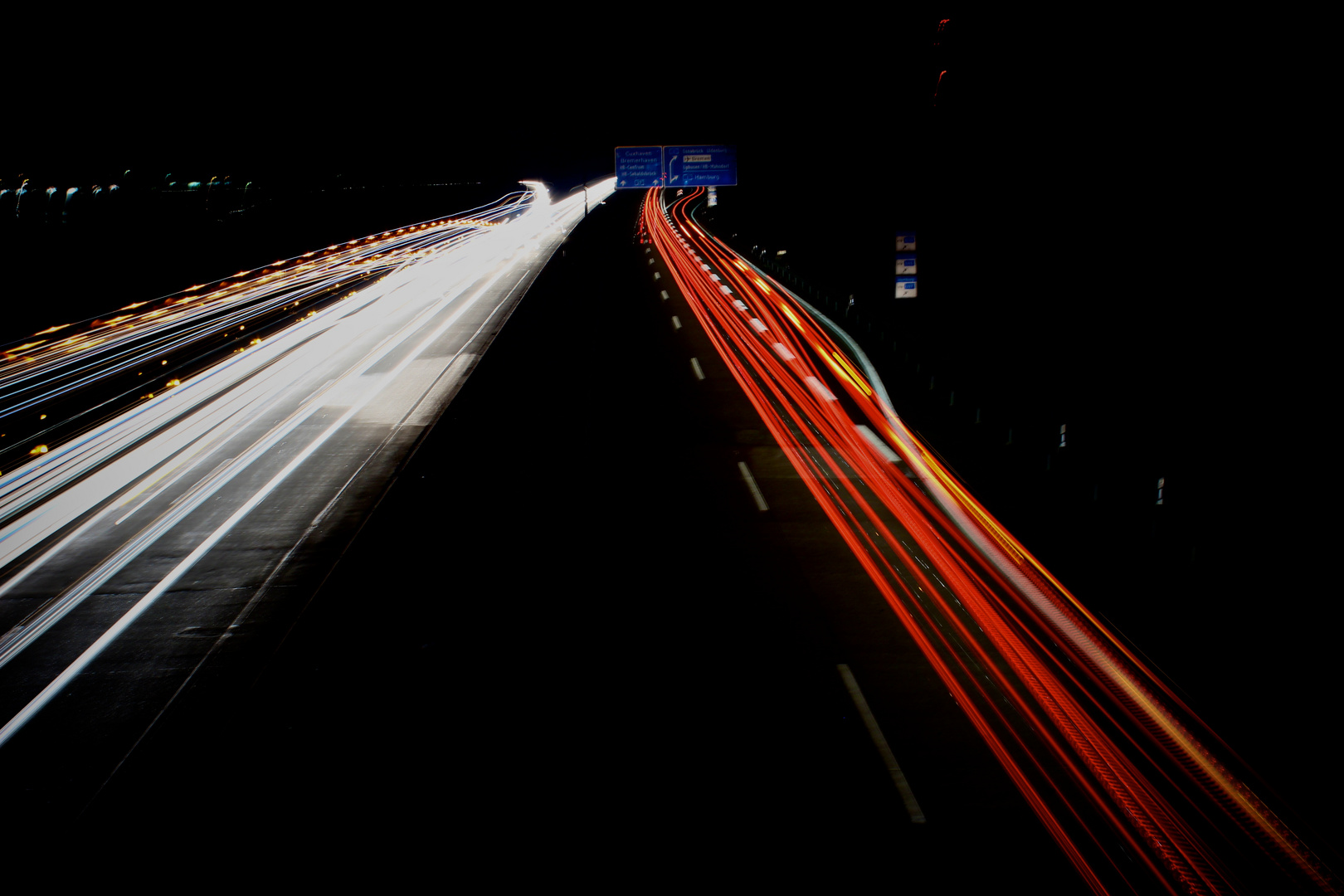 Autobahn bei Nacht