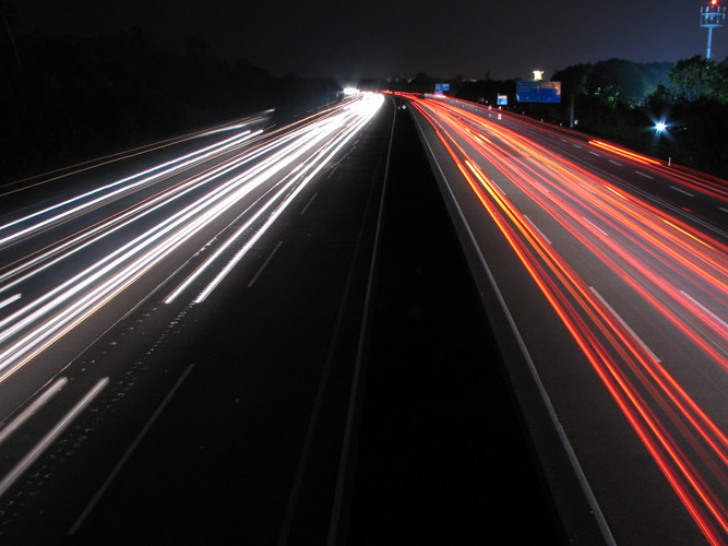 Autobahn bei Nacht