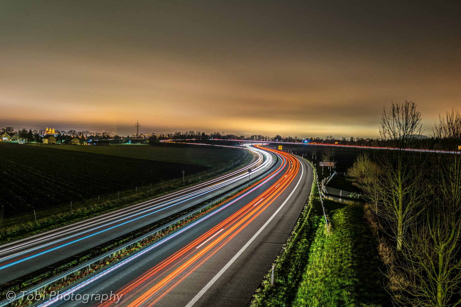 Autobahn bei Nacht