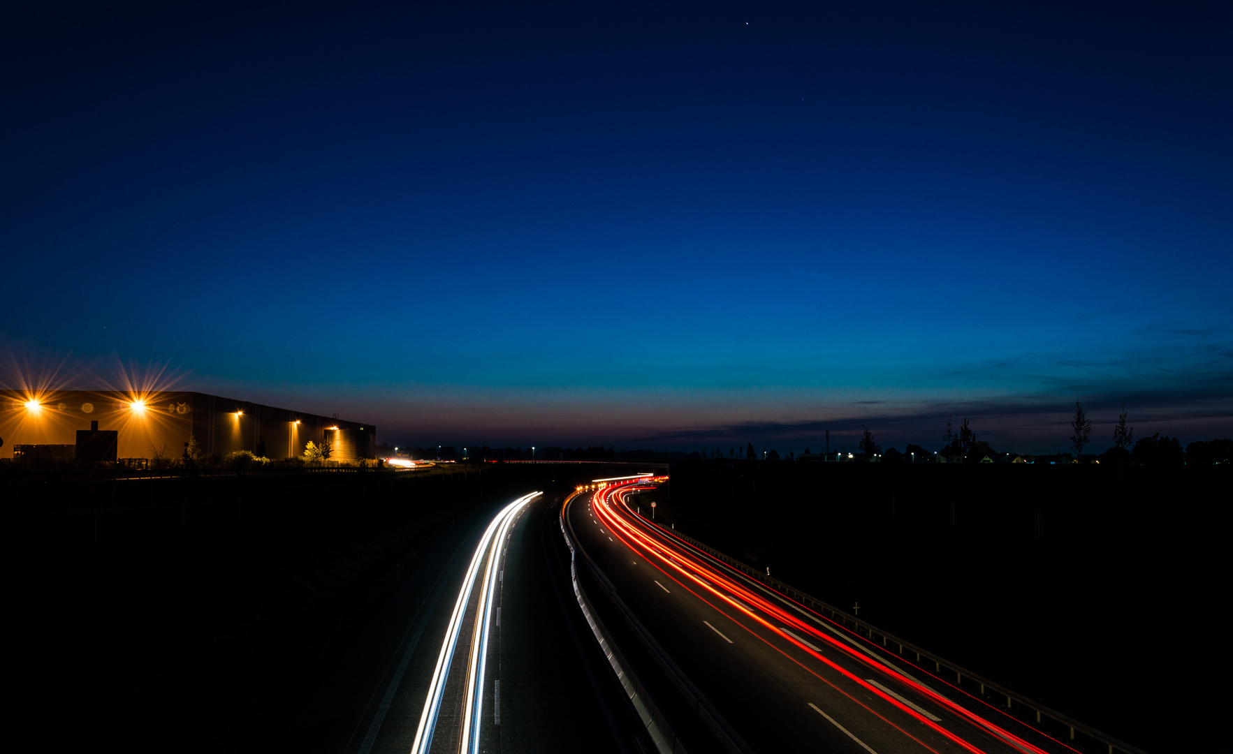 Autobahn bei Nacht