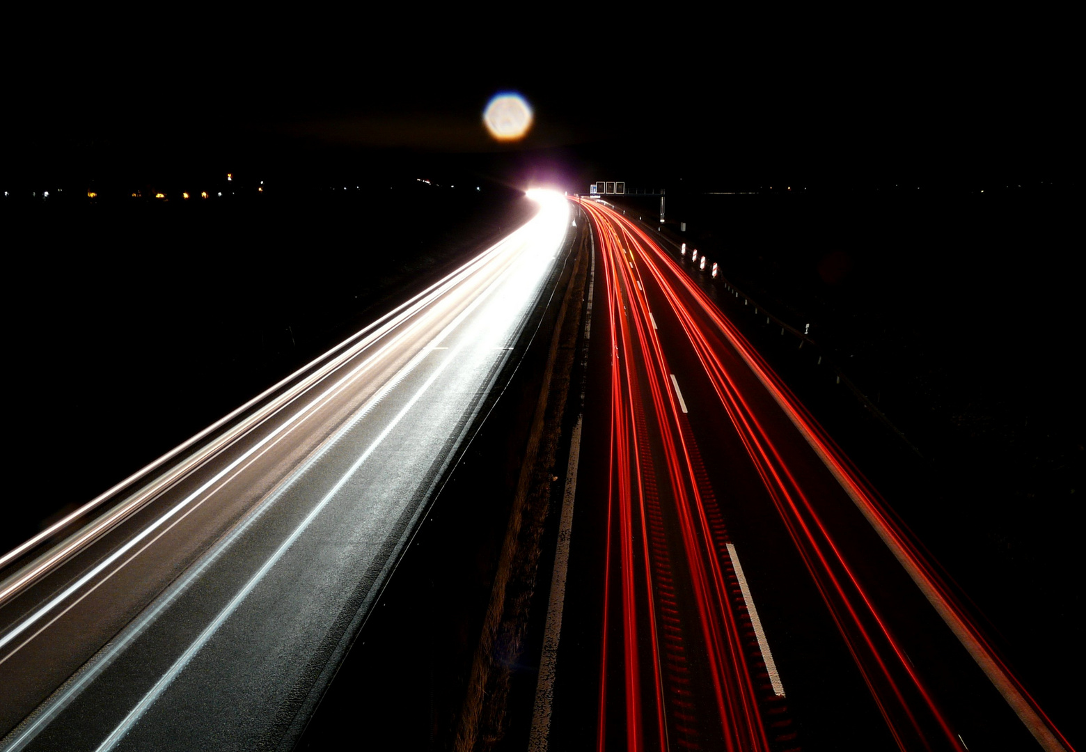 Autobahn bei Nacht