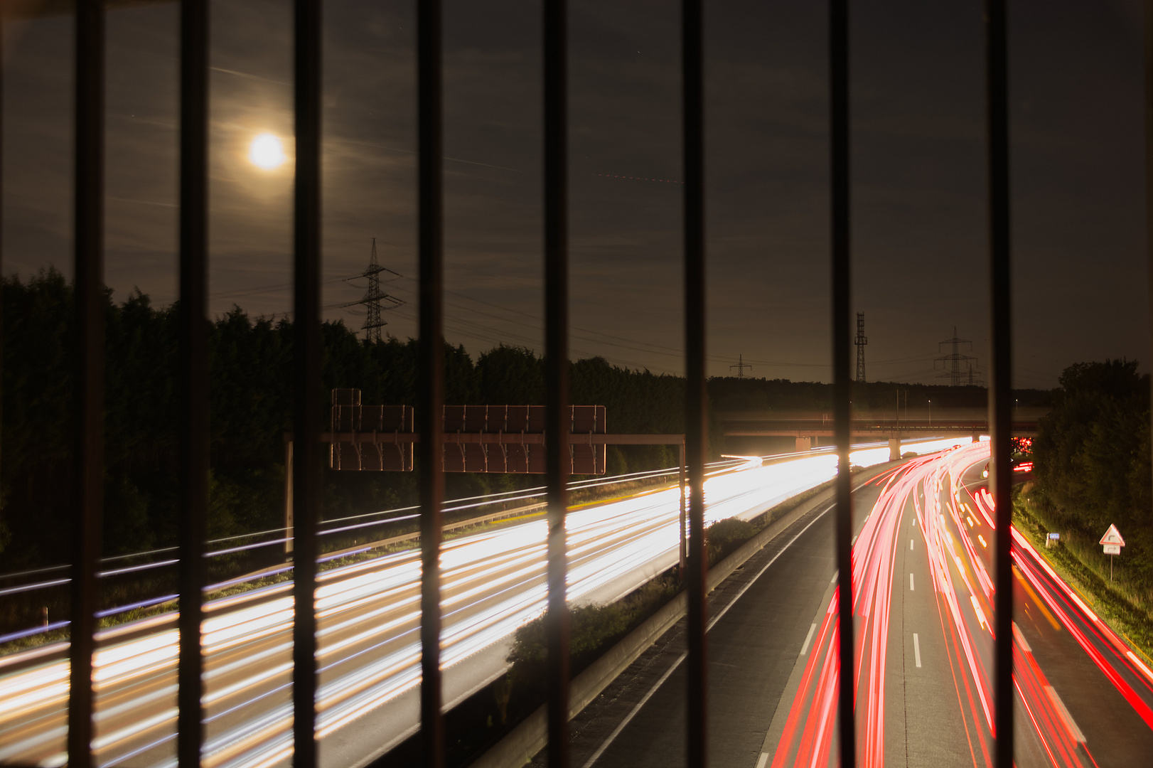 Autobahn Hinter Gittern