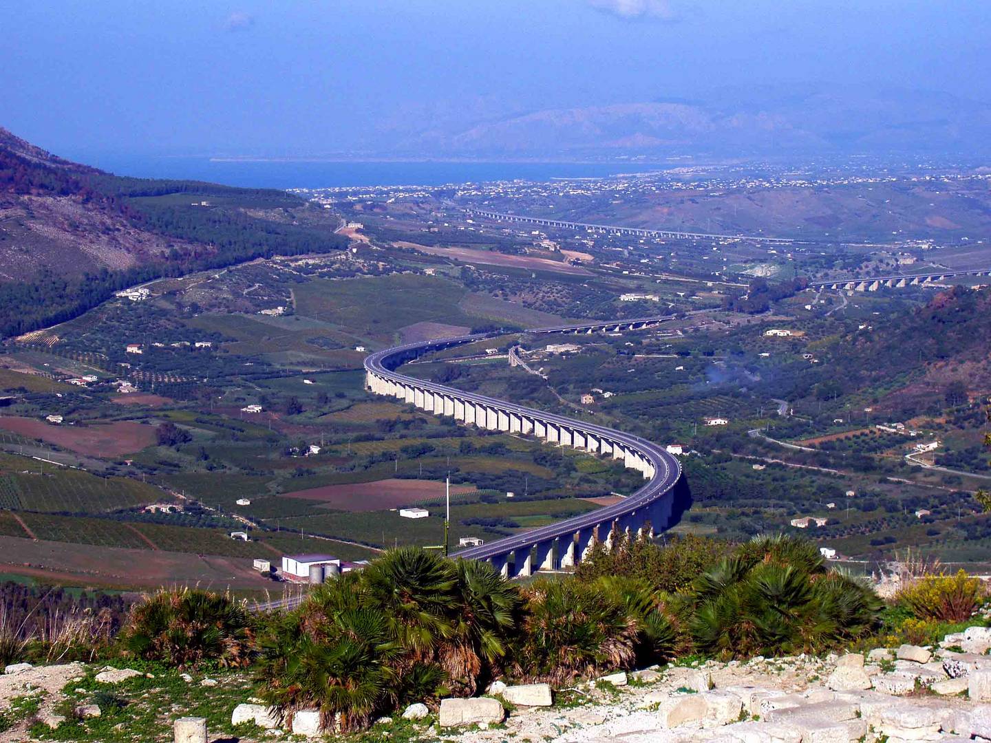 Autobahn im Tal von Segesta