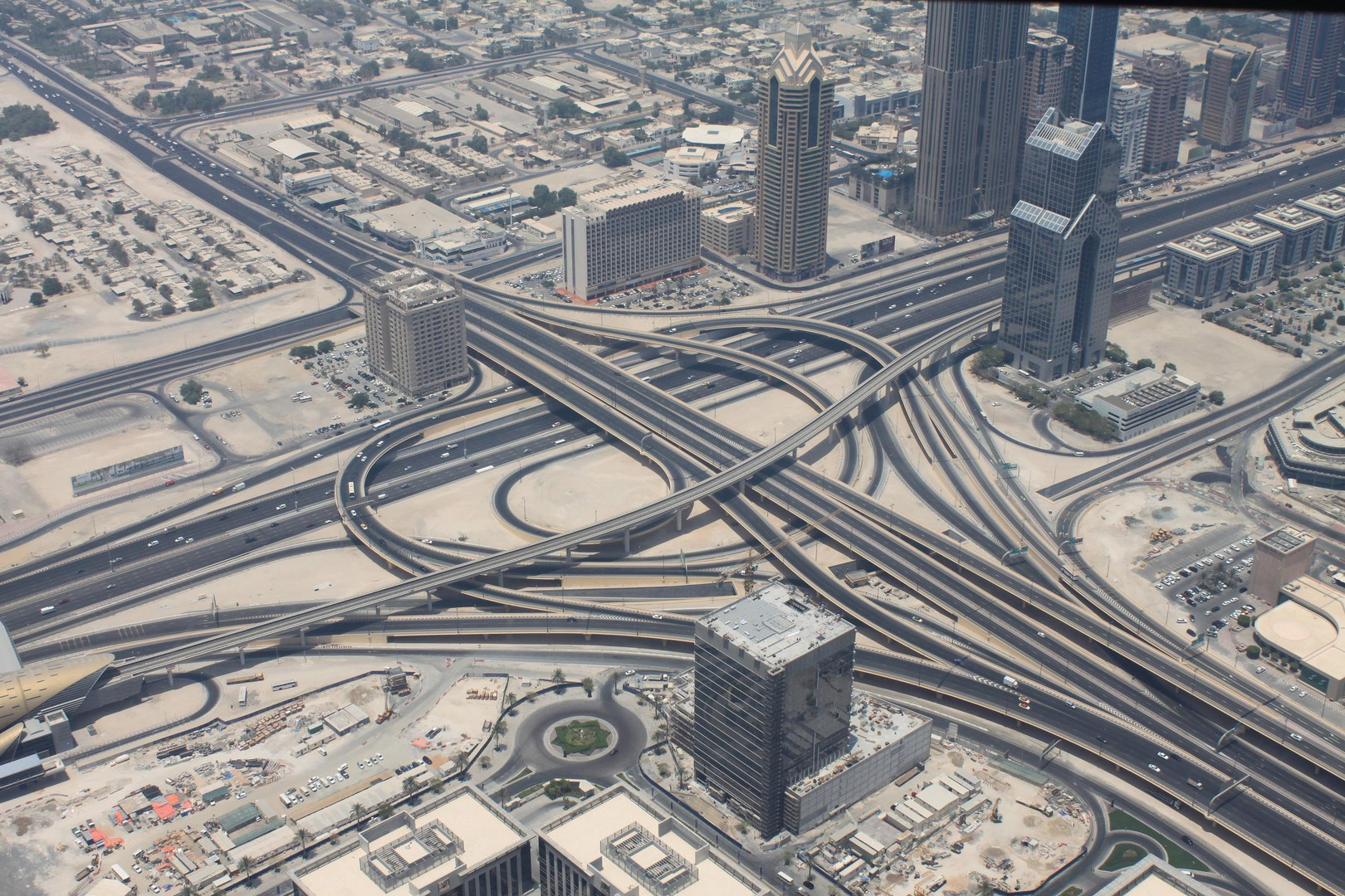 Autobahn in Dubai aus knapp 500 m Höhe