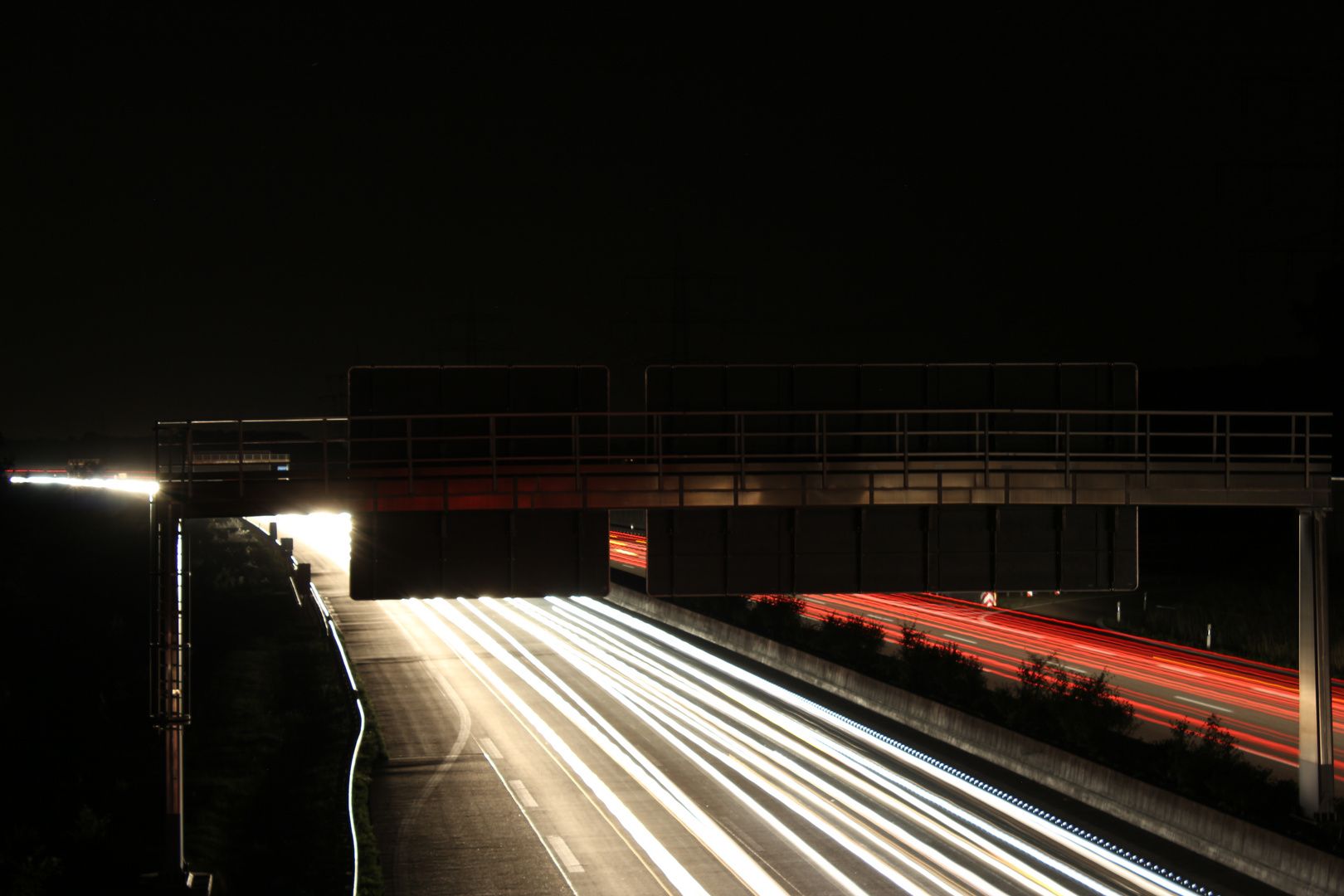 Autobahn - Lichtspiele bei Nacht