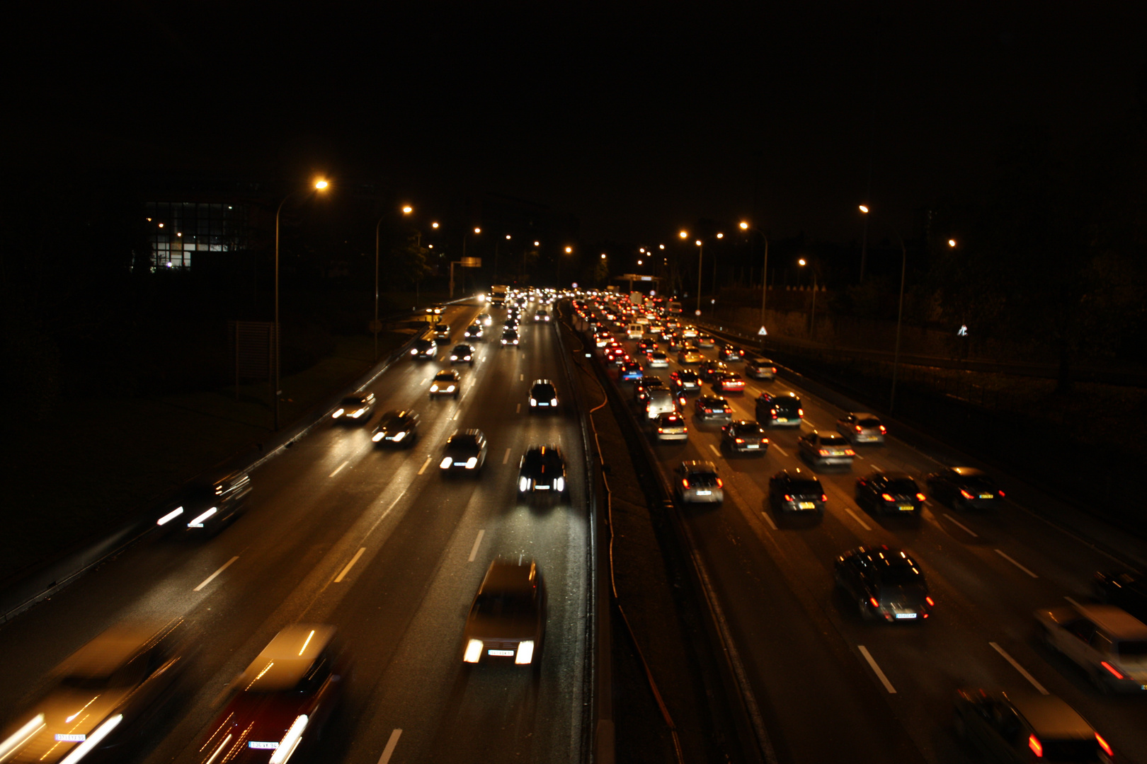 Autobahn Paris bei Nacht